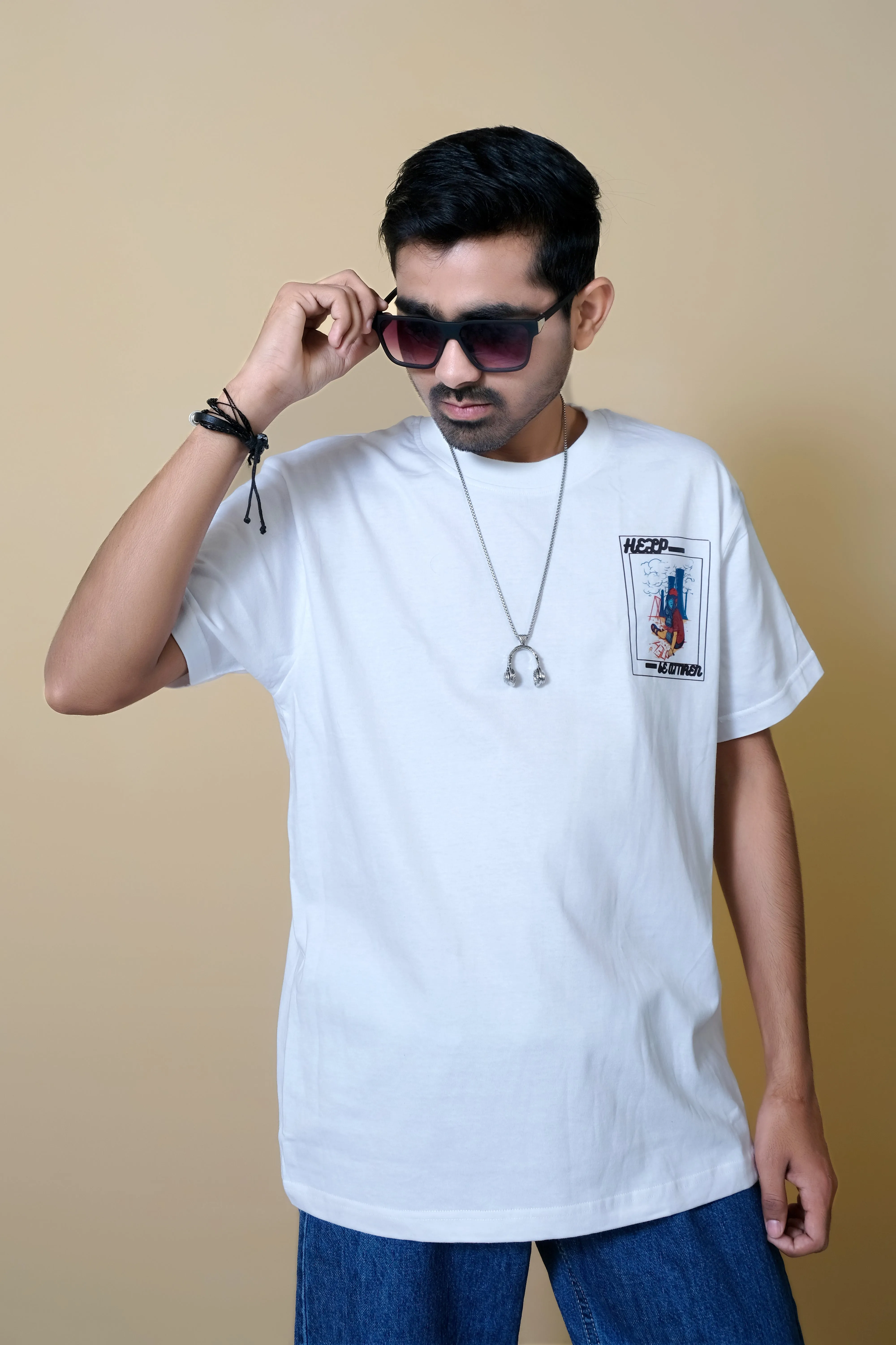 Be Attiren Oversized T-Shirt [Unisex]