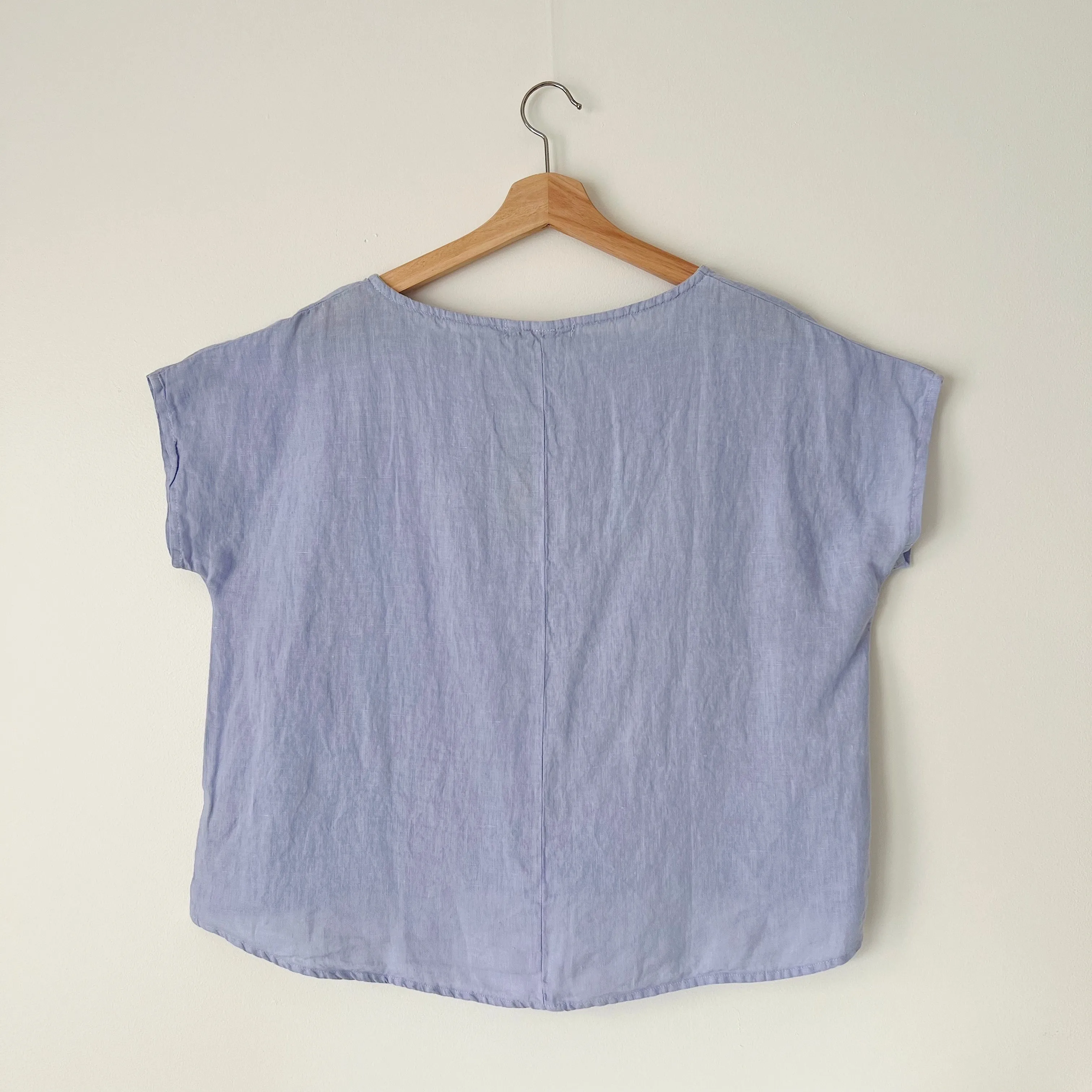 Cut Loose | High Low Linen Tee in Levandula