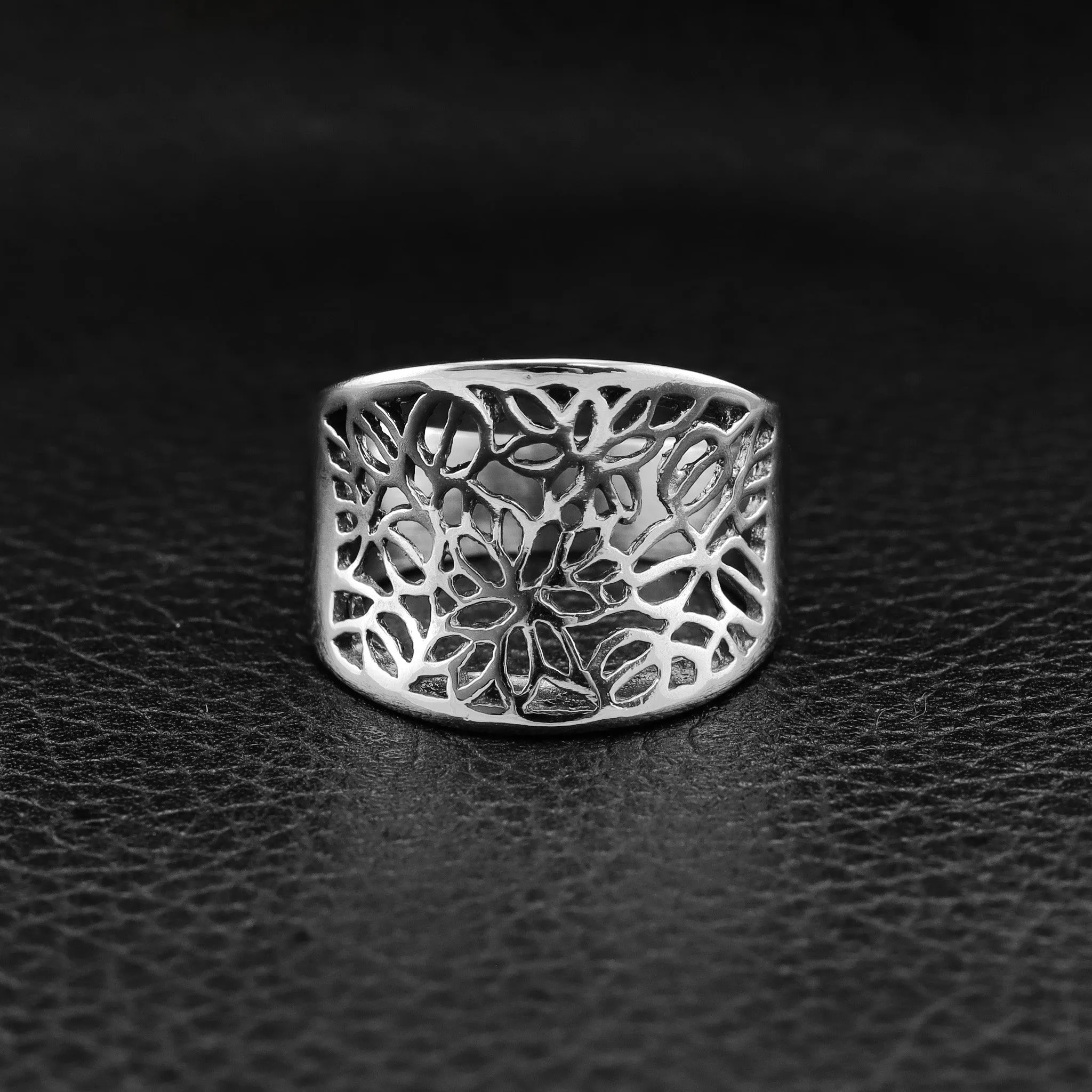 Detailed Patterned Cutout Stainless Steel Ring / SCR4073