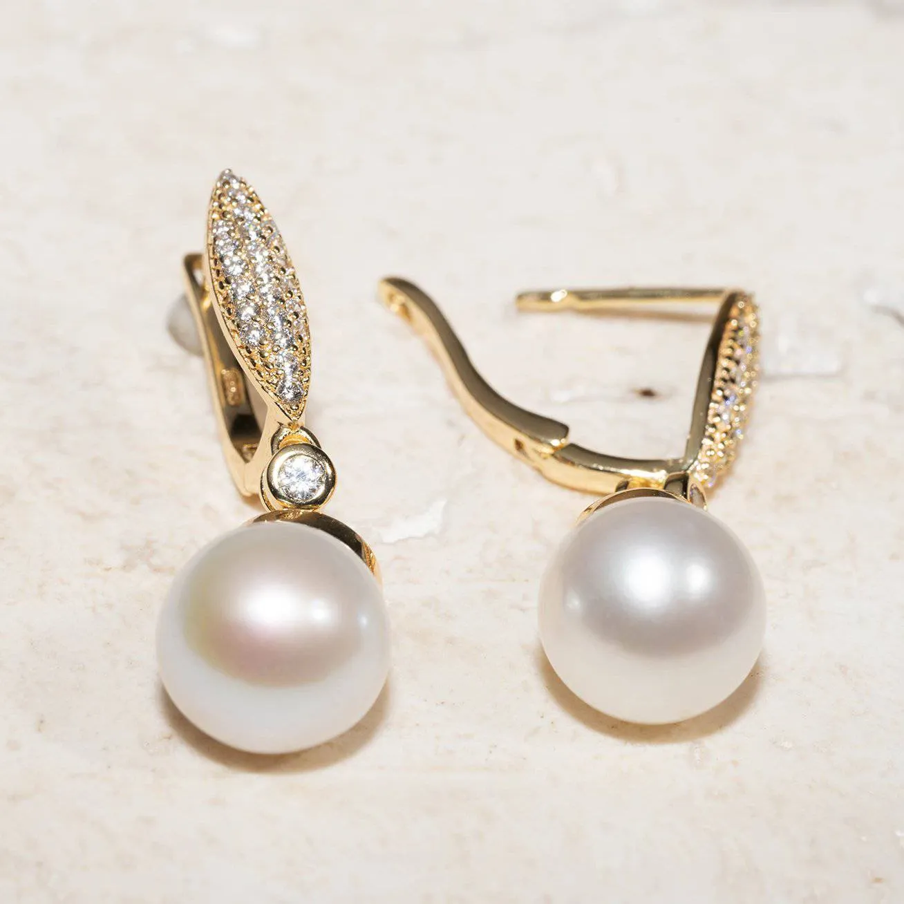 Elegant Freshwater Pearl Earrings WE00194