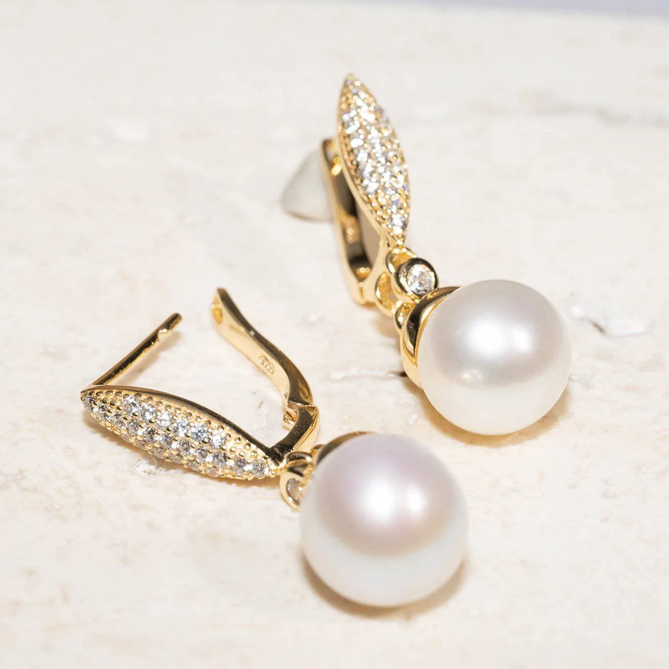 Elegant Freshwater Pearl Earrings WE00194