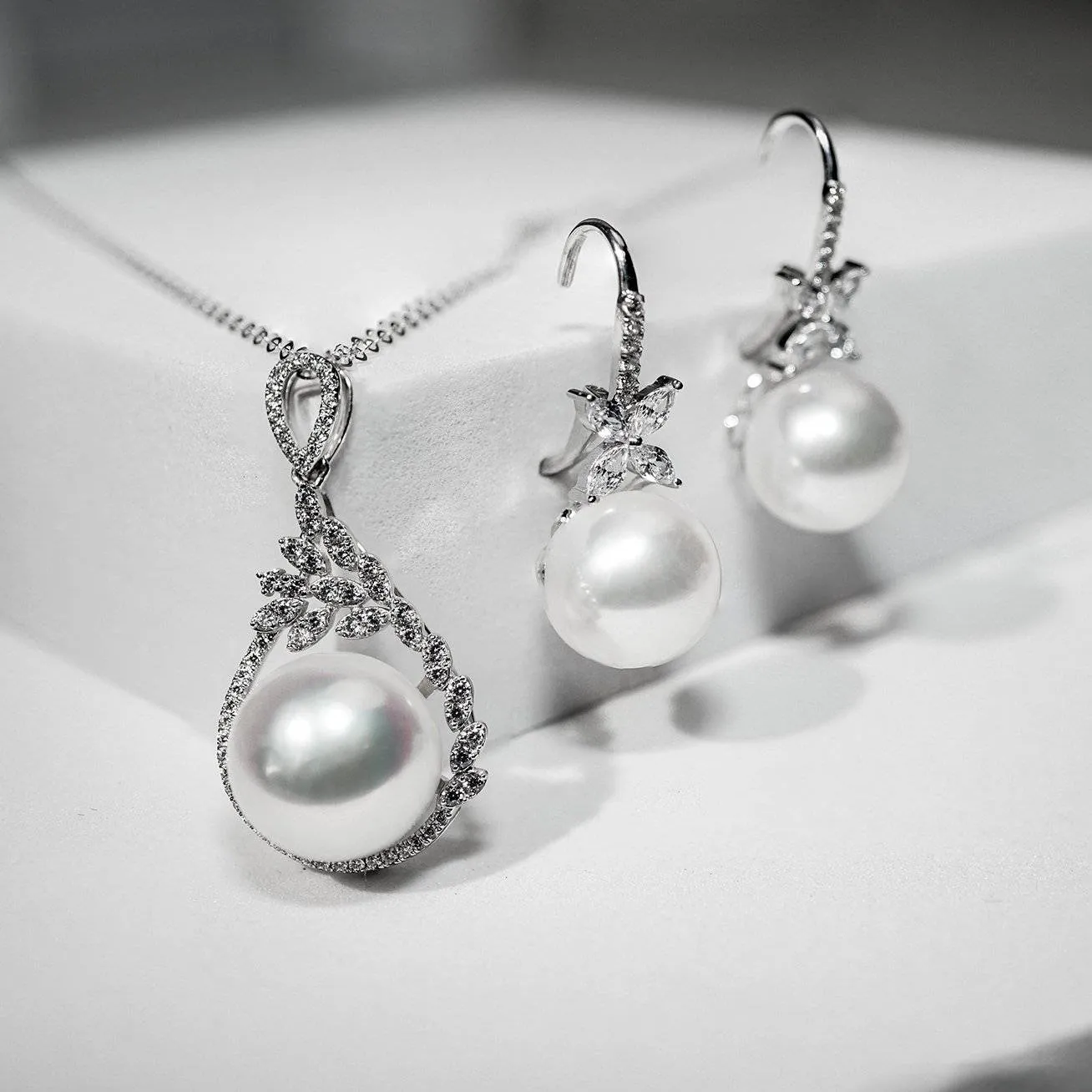 Elegant Freshwater Pearl Earrings WE00267 | EVERLEAF