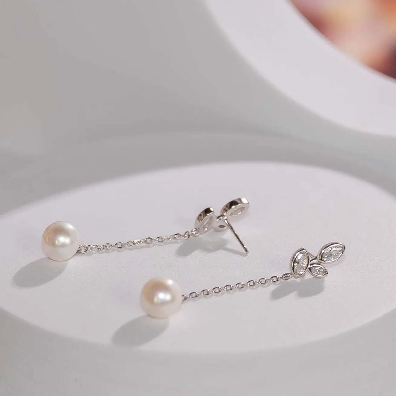 Elegant Freshwater Pearl Earrings WE00288 | GARDENS