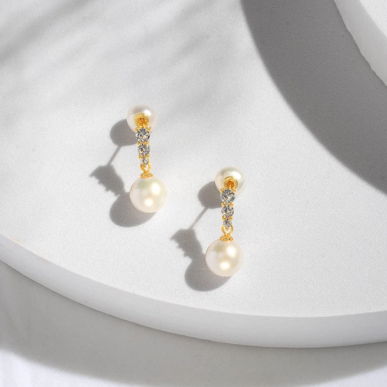 Elegant Freshwater Pearl Earrings WE00443