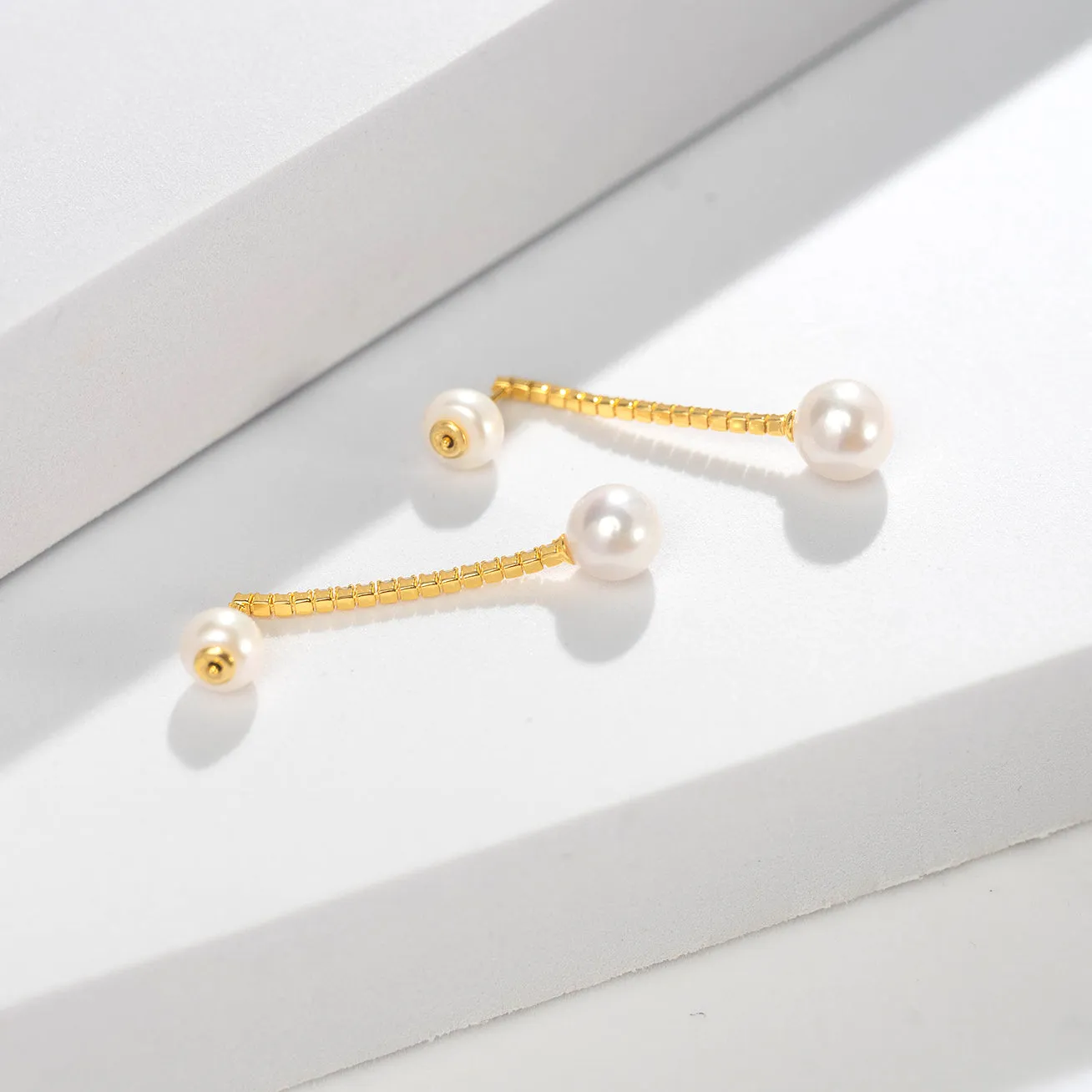 Elegant Freshwater Pearl Earrings WE00513