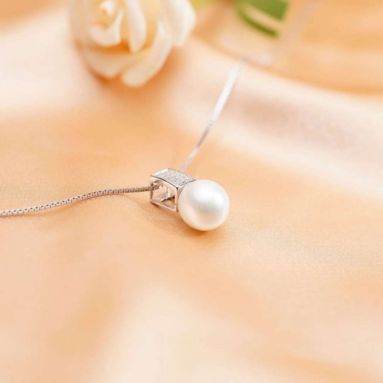 Elegant Freshwater Pearl Necklace WN00097