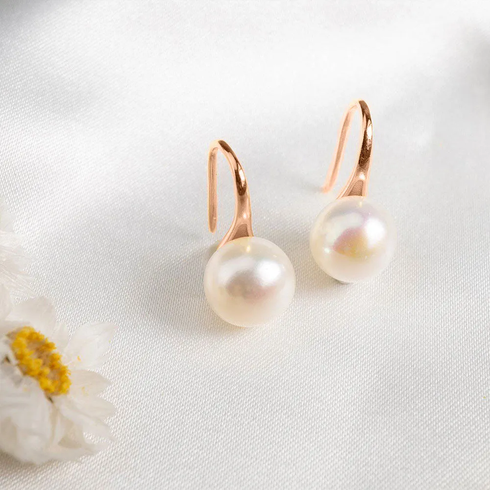 Elegant Freshwater Round Pearl Earrings WE00483