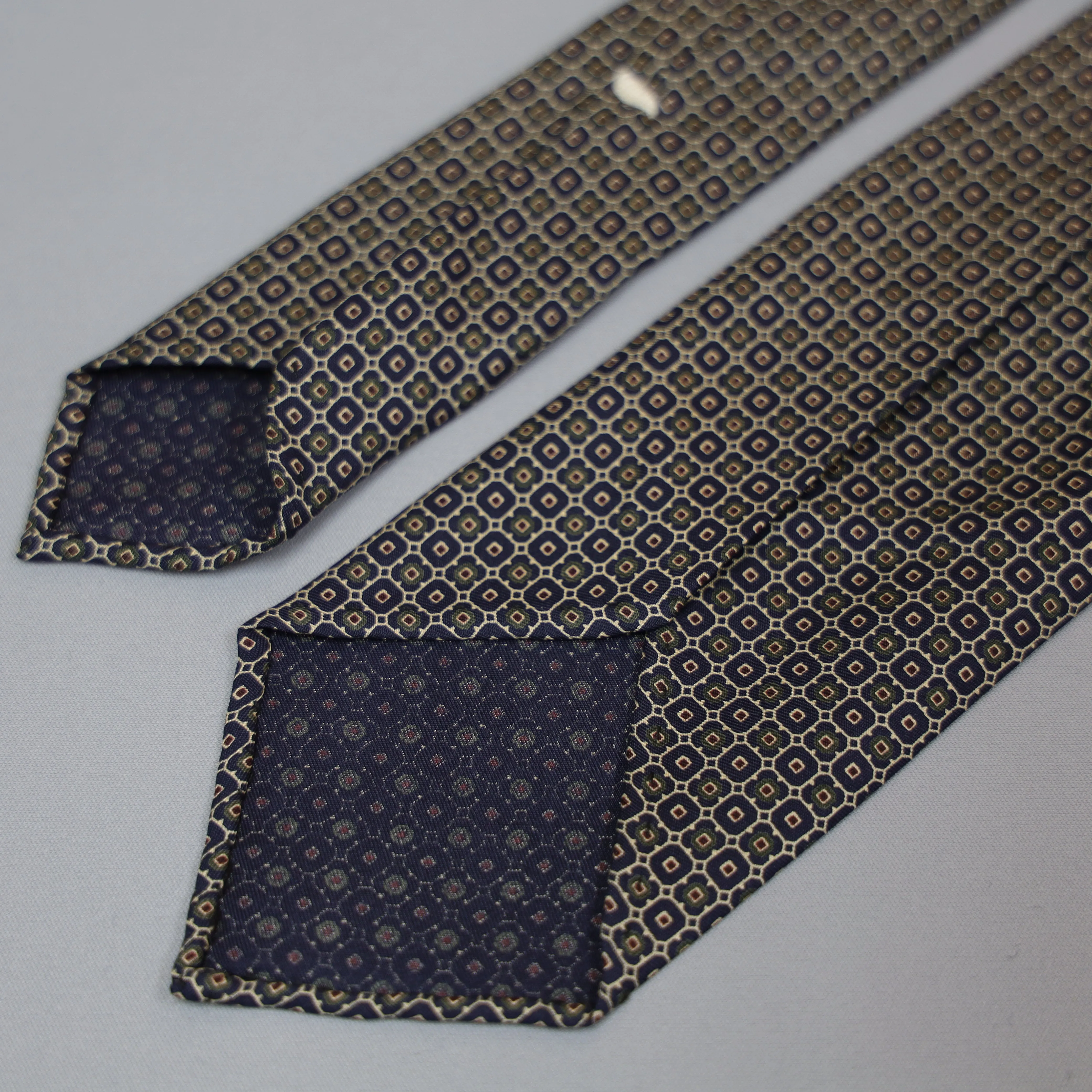 Handmade Vintage 7-Fold Tie