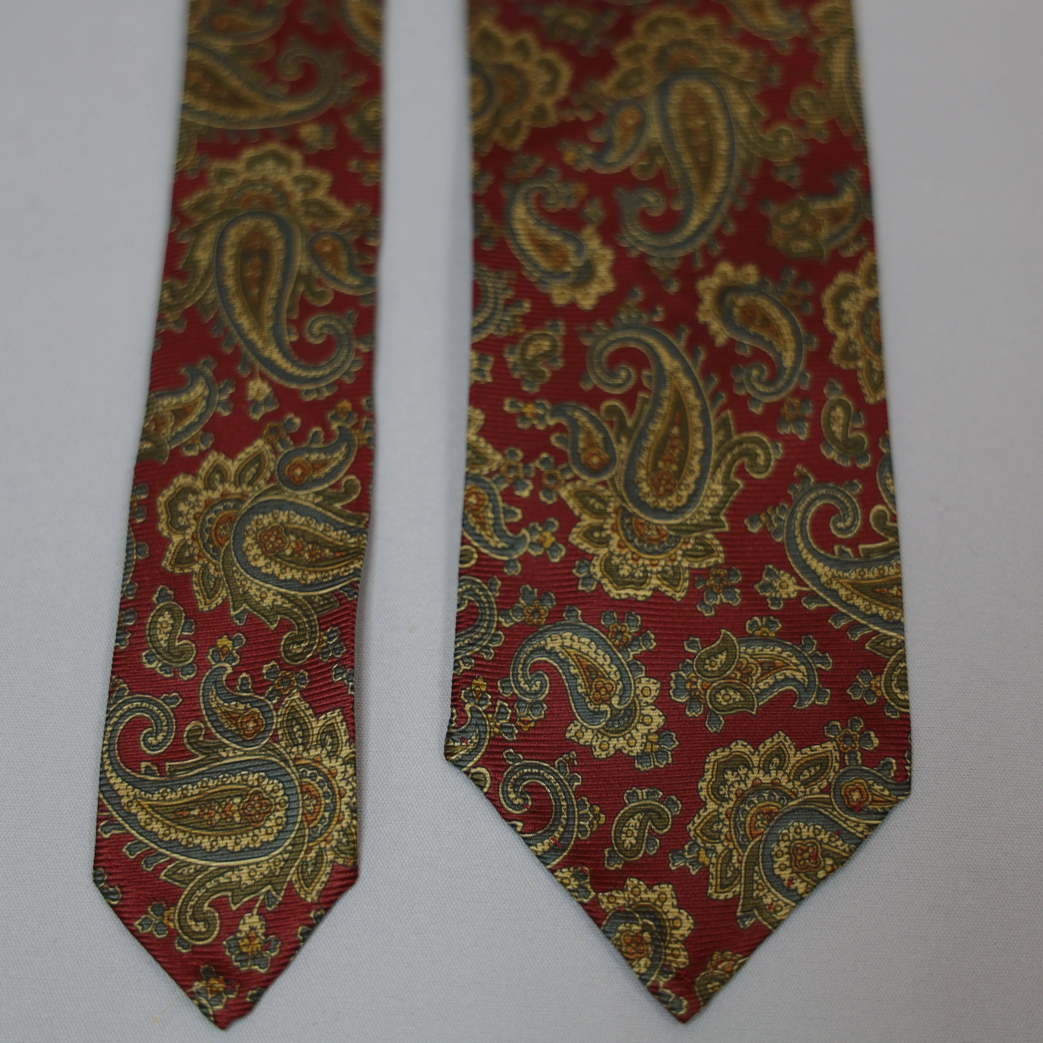 Handmade Vintage 7-Fold Tie