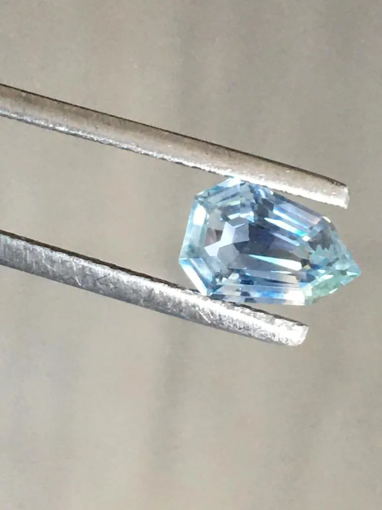 Loose 1.64 Ct Bluish Green Shield Sapphire