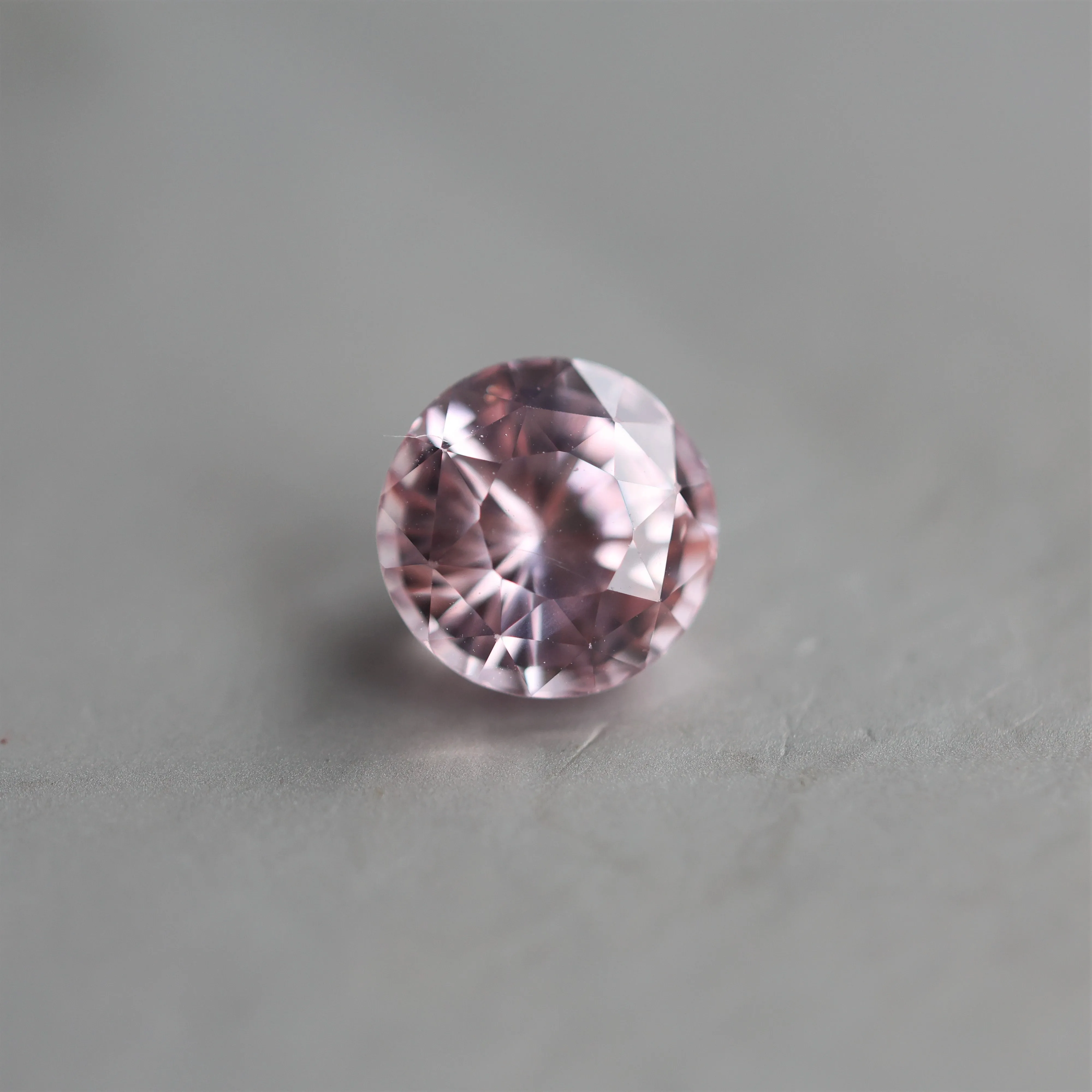 Loose 3.51 Ct Round Peach Sapphire