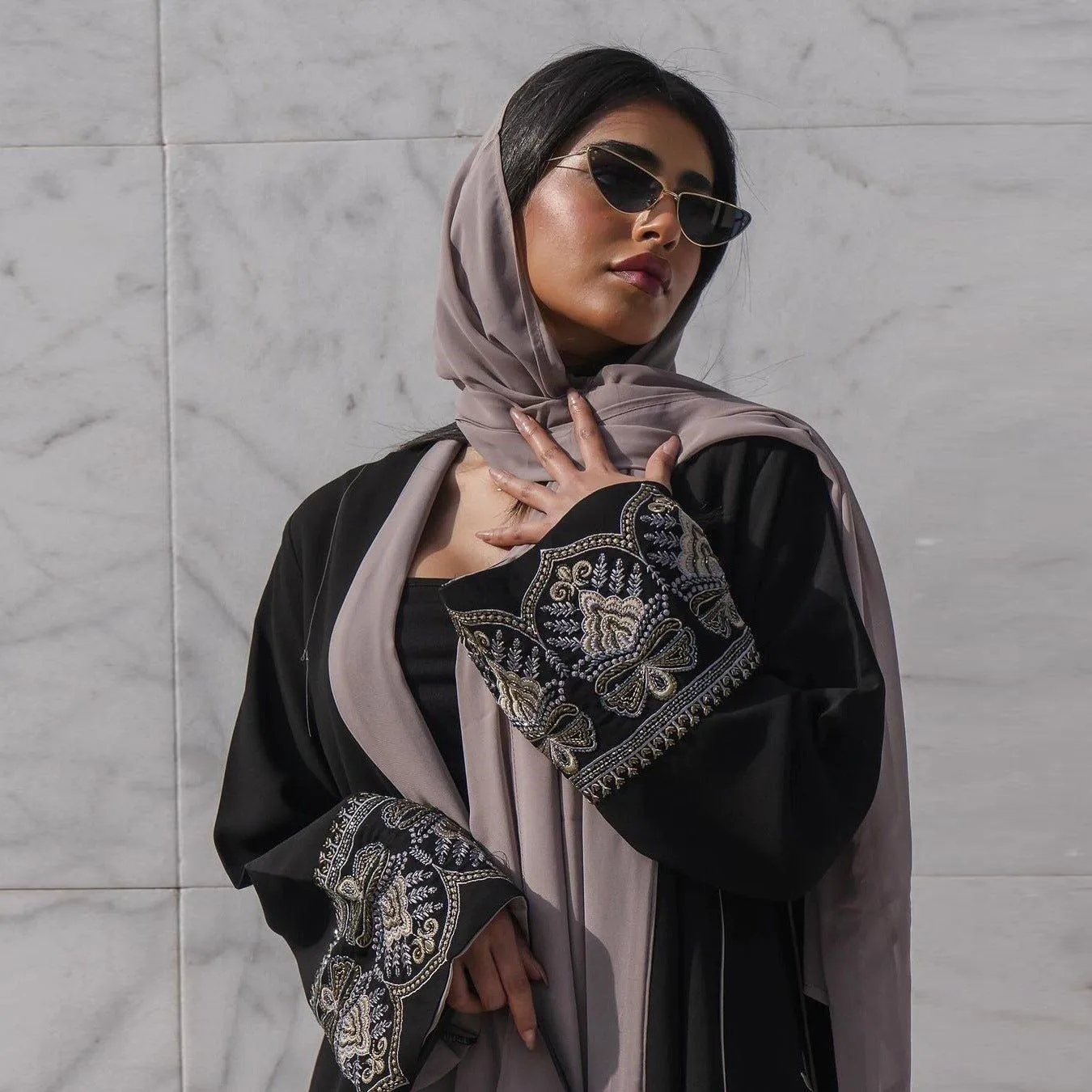 MOA062 Elegant  Embroidered Temperament Open Abaya