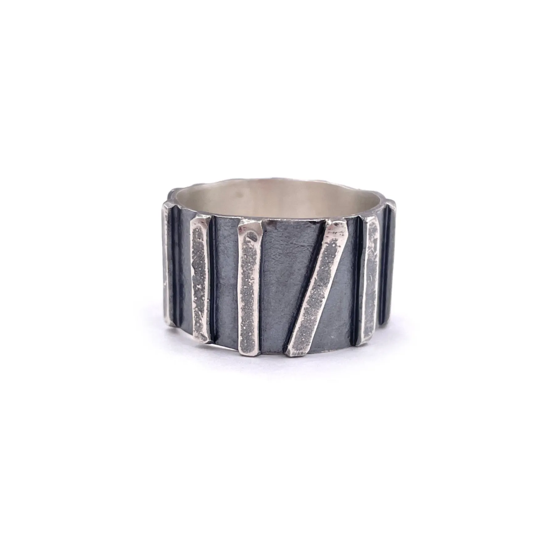 Wide Linear Patterned Ring