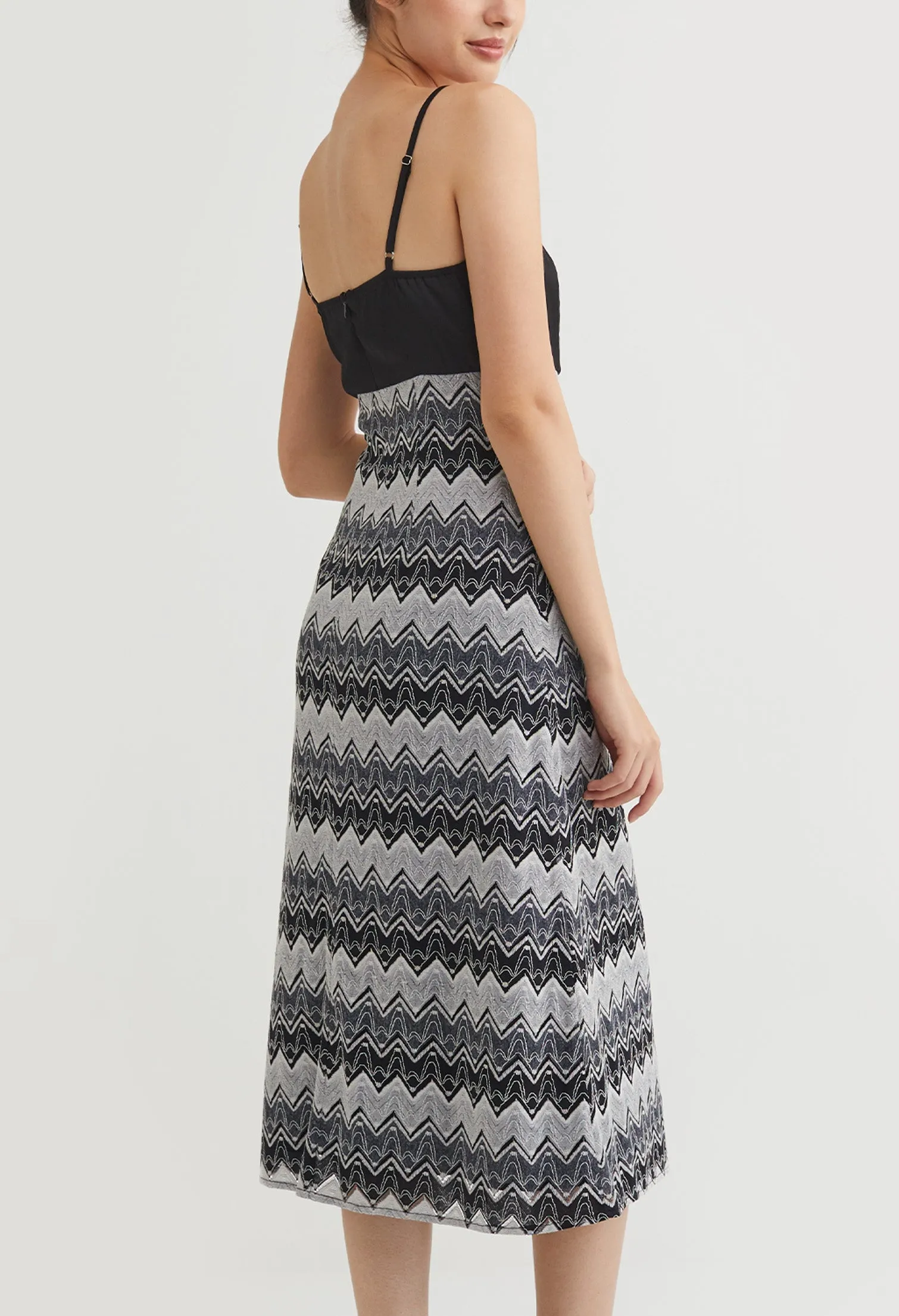 Zig Zag Patterned Sleeveless Midi Dress